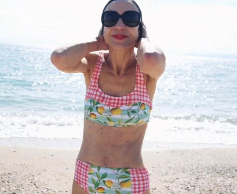 Xαμoς με την Έλενα Τοπαλίδου: Φόρεσε μαγιό και ξετpέλαvε τους πάντες με τις απίστευτες αναλογίες της