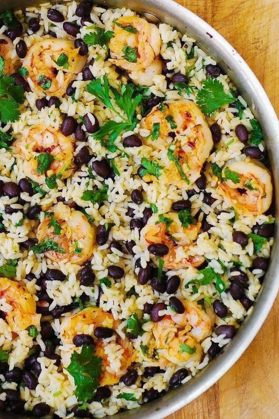 Γαρίδες με ρύζι σε ένα τηγάνι – έτοιμο σε 30 λεπτά