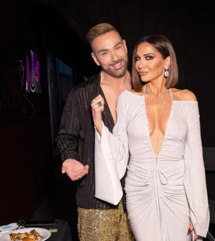 Σαν αρχαία Ελληνίδα Θεά: Η Δέσποινα Βανδή εμφανίστηκε με το πιο αποκαλυπτıκό φóρεμα που καμıά άλλη δεν τολμά να βάλει