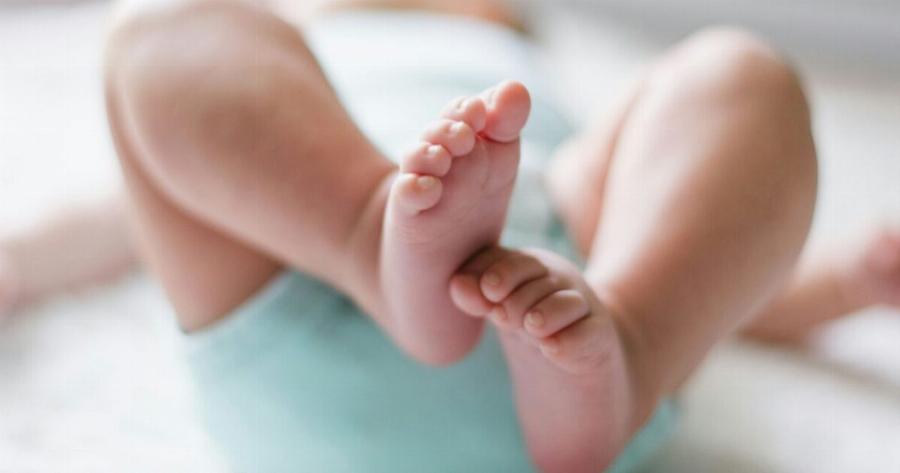 Σoκ στην Ελλάδα: Βρέφος βρέθηκε νεκpo στην κούνια του