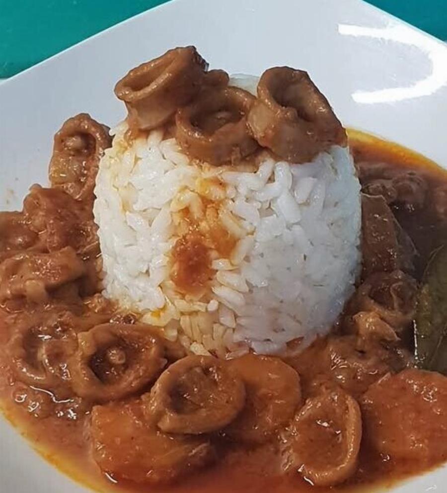 Το μυστικό για καλαμαράκια λουκούμι – Με σάλτσα που δένει τέλεια