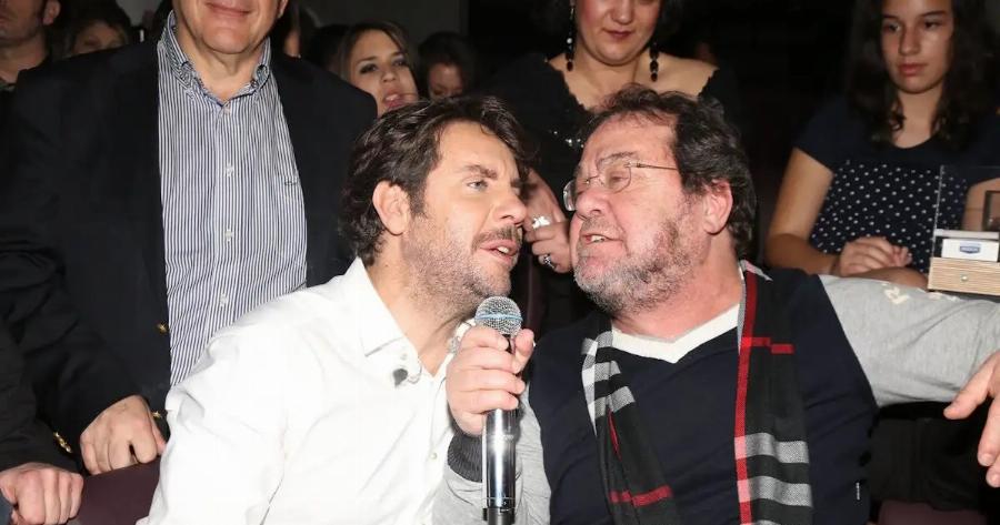 Ο Γιάννης Πάριος τίμησε τον Γιώργο Μαζωνάκη ερμηνεύοντας το «Ποτέ Ποτέ» – «Ένα υπέροχο τίμιο παιδί»