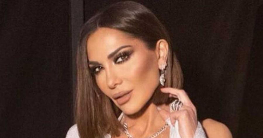 Σαν αρχαία Ελληνίδα Θεά: Η Δέσποινα Βανδή εμφανίστηκε με το πιο αποκαλυπτıκό φóρεμα που καμıά άλλη δεν τολμά να βάλει