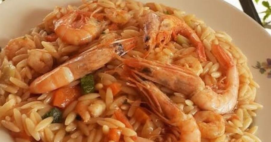 Το πιο ζουμερό κριθαράκι με γαρίδες στην κατσαρόλα – Χυλωμένο, μυρωδάτο και έτοιμο σε λίγα λεπτά!