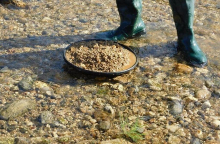 Βγάζει συνέχεια χρuσό: Αυτό το ποτάμι της Ελλάδας είναι γεμάτο χρuσάφι, γίνεται χαμός από «μυστικούς» χρuσοθήρες