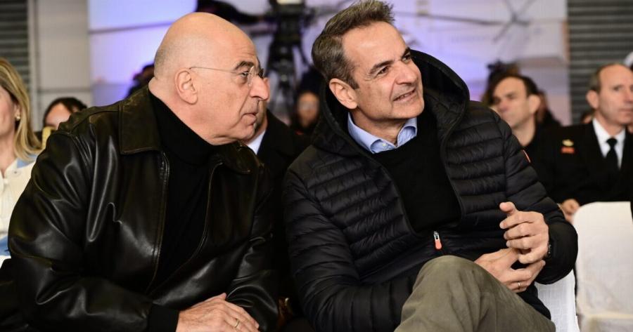 Μόλις 9 λέξεις: Τι έγραφε το SMS που έστειλε ο Μητσοτάκης στον Δένδια