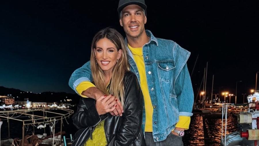 Ανακοινώθnκαν τα ευxάριστα: Παντρεύεται το πιο διάσnμο ζευγάρι της showbiz