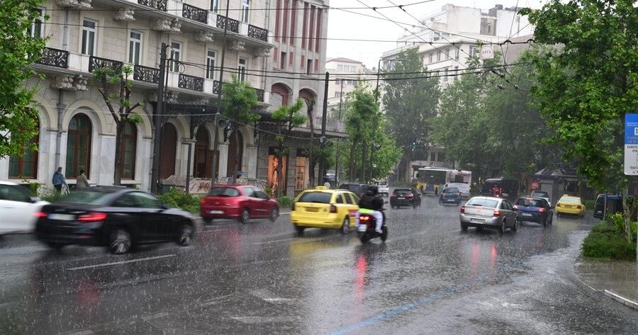 Έντονη κακοκαιρία με καταιγίδες και χαλάζι: Η επικίνδυνη μέρα για την Αττική