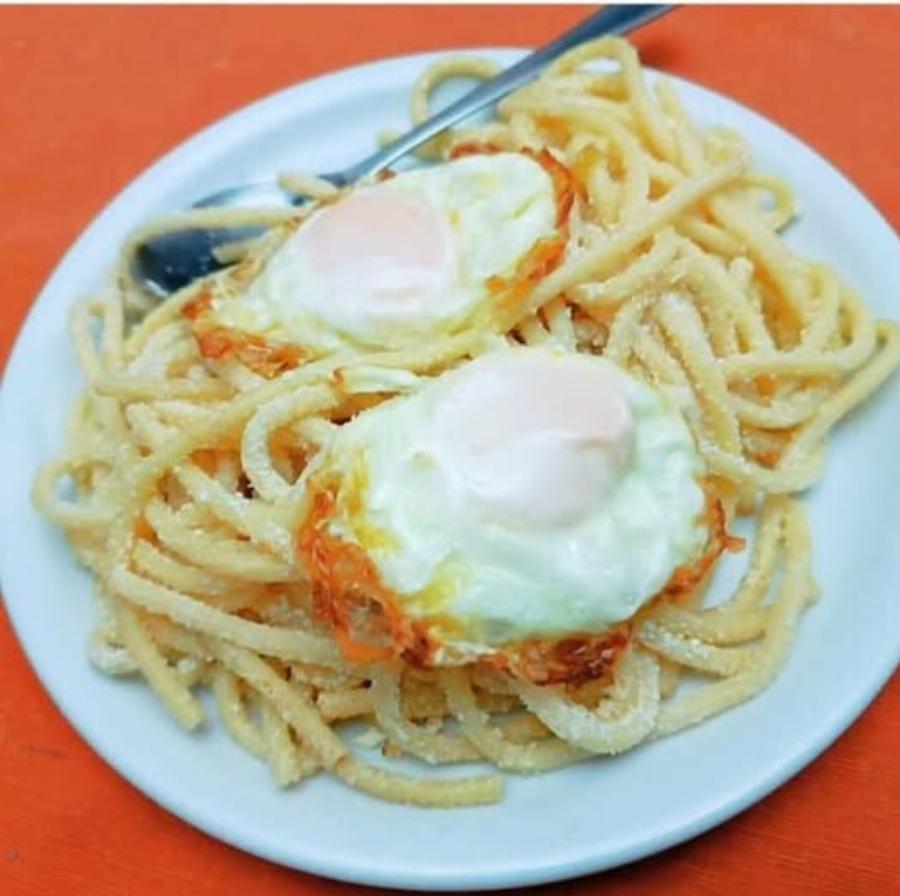 Το φτωχικό πιάτο της γιαγιάς που έγινε viral: Μακαρόνια με αυγό και καμένη μυζήθρα!
