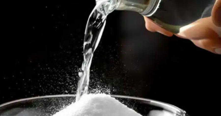 Ανακατέψτε μαγειρική σόδα και ξύδι σε ένα μπουκάλι σπρέι – Δεν θα σταματήσετε να το χρησιμοποιείτε