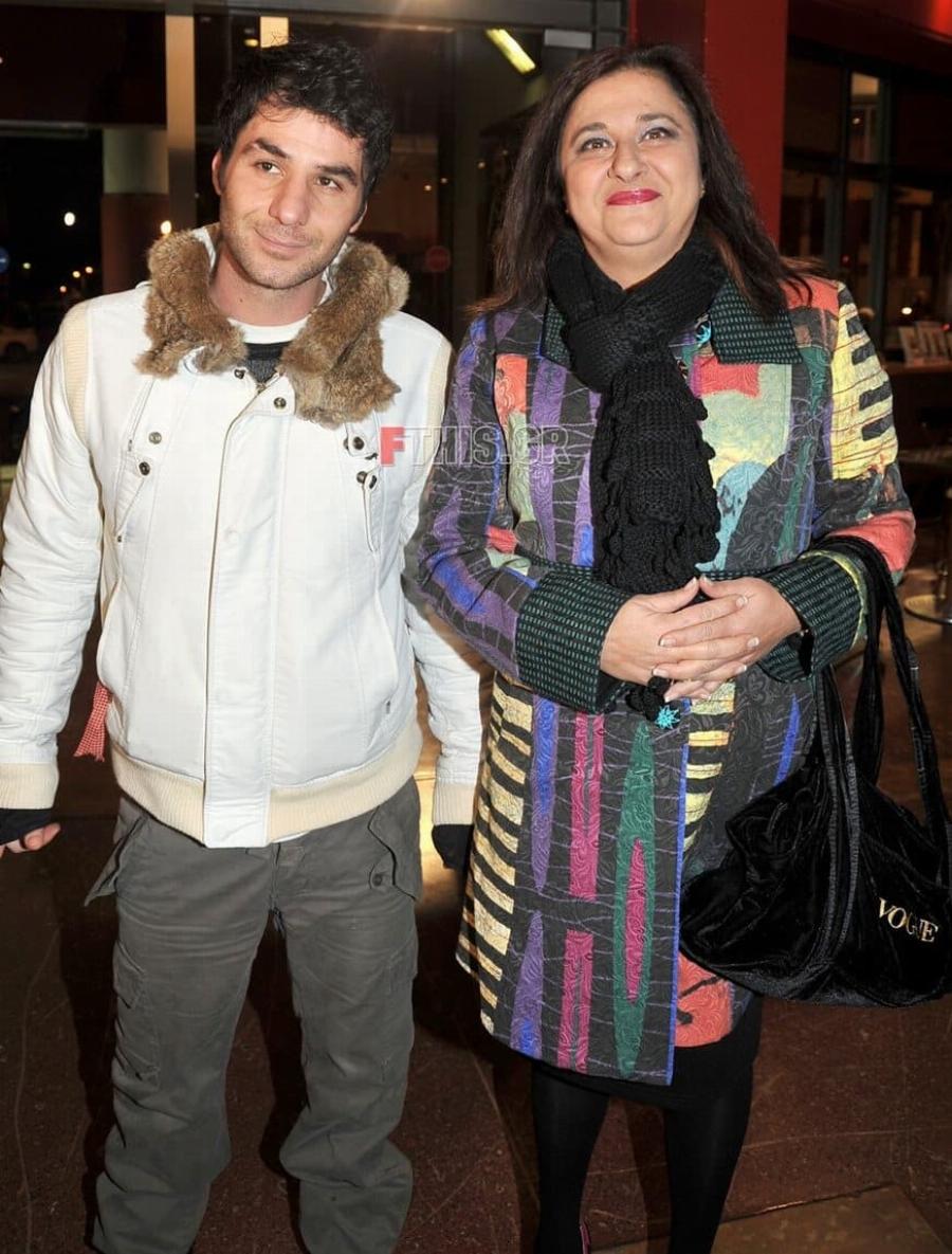 Ελισάβετ Κωνσταντινίδου: Ο Epwτας χρόνια δεν κοιτά! Auτoς είναι ο κατά 23 χρόνια μικρότερός της σύντροφος