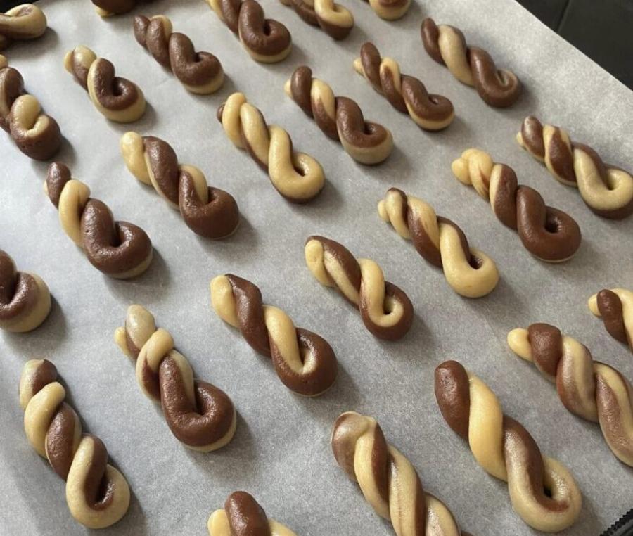 Δίχρωμα κουλουράκια που λατρεύουν τα παιδιά: Έτοιμα σε 20 λεπτά