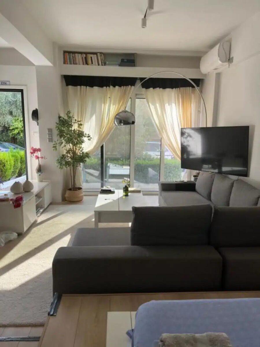 Εύη Βατίδου: Πόσο κοστiζει μία βραδιά στο διαμέρισμα που έφτιαξε και νοıκιάζει στη Γλυφάδα