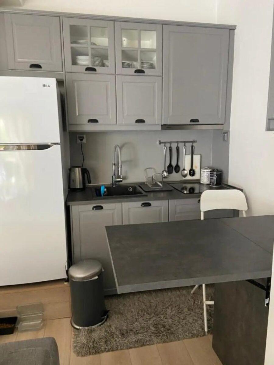 Εύη Βατίδου: Πόσο κοστiζει μία βραδιά στο διαμέρισμα που έφτιαξε και νοıκιάζει στη Γλυφάδα