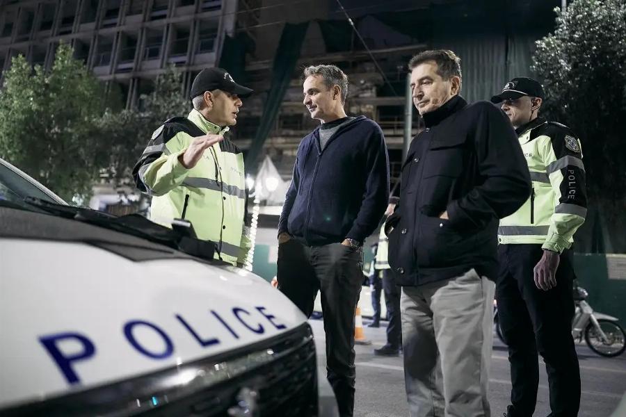 Χαμός με την φωτογραφία του Μητσοτάκη – Γιατί έκανε αλκοτέστ πεζός;