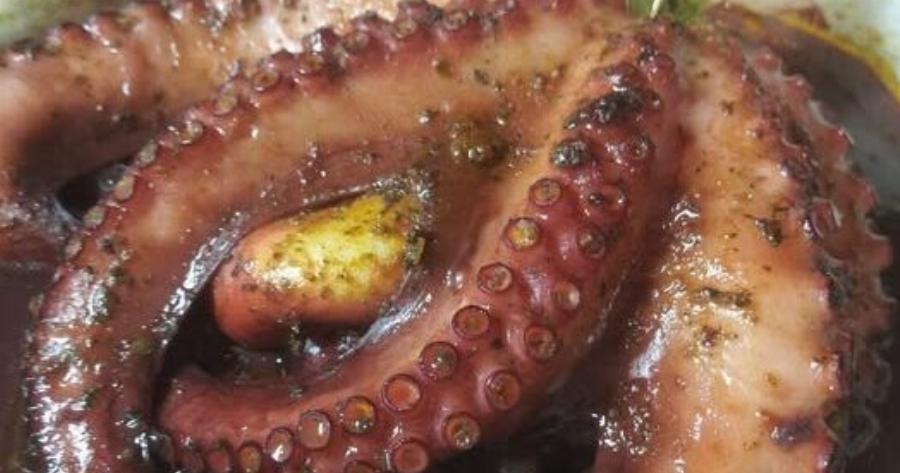 Έφτιαξα χταπόδι στον φούρνο και έγινε λουκούμι – από τότε δεν το κάνω αλλιώς