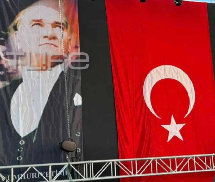 Αυτή είναι η αφίσα που είδε η Δέσποινα Βανδή και ακύρωσε τη συναυλία της στην Τουρκία