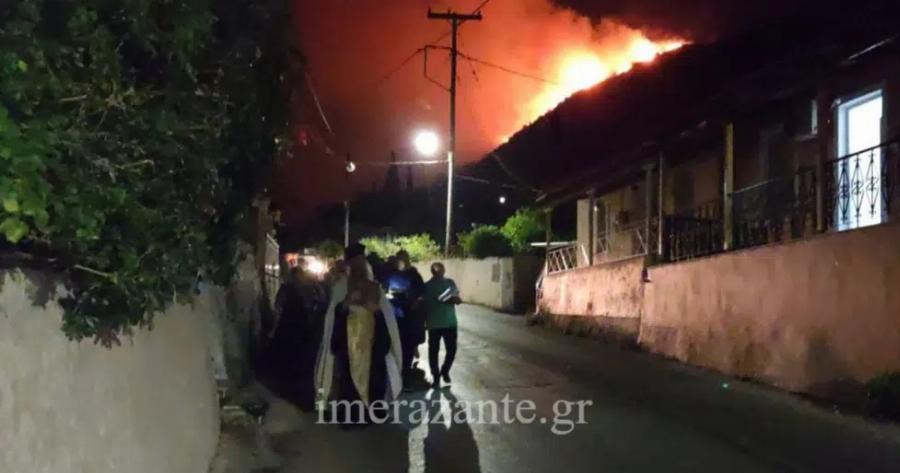Έκαναν λιτανεία στη Ζάκυνθο για τη φωτιά