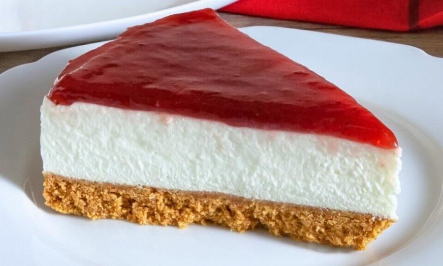 Cheesecake Ψυγείου με Μαρμελάδα: Το πιο Δροσερό Γλυκό που θα Λατρέψουν Όλοι!