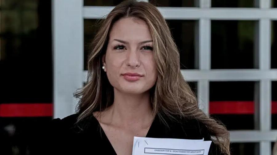 Χειροπέδες στη Γεωργία Μπίκα – Οδηγούσε μεθυσμένη και προκάλεσε τροχαίο