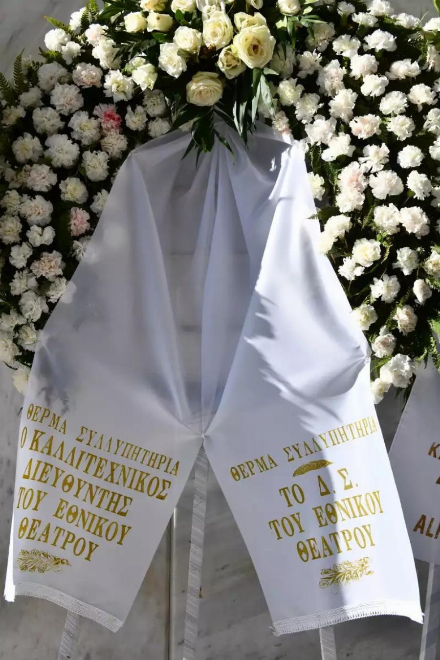 Δάκρυσαν όλοι – Θρήνος στην κηδεία του Δημήτρη Ήμελλου – Τραγική φιγούρα η μητέρα του | Φωτογραφίες