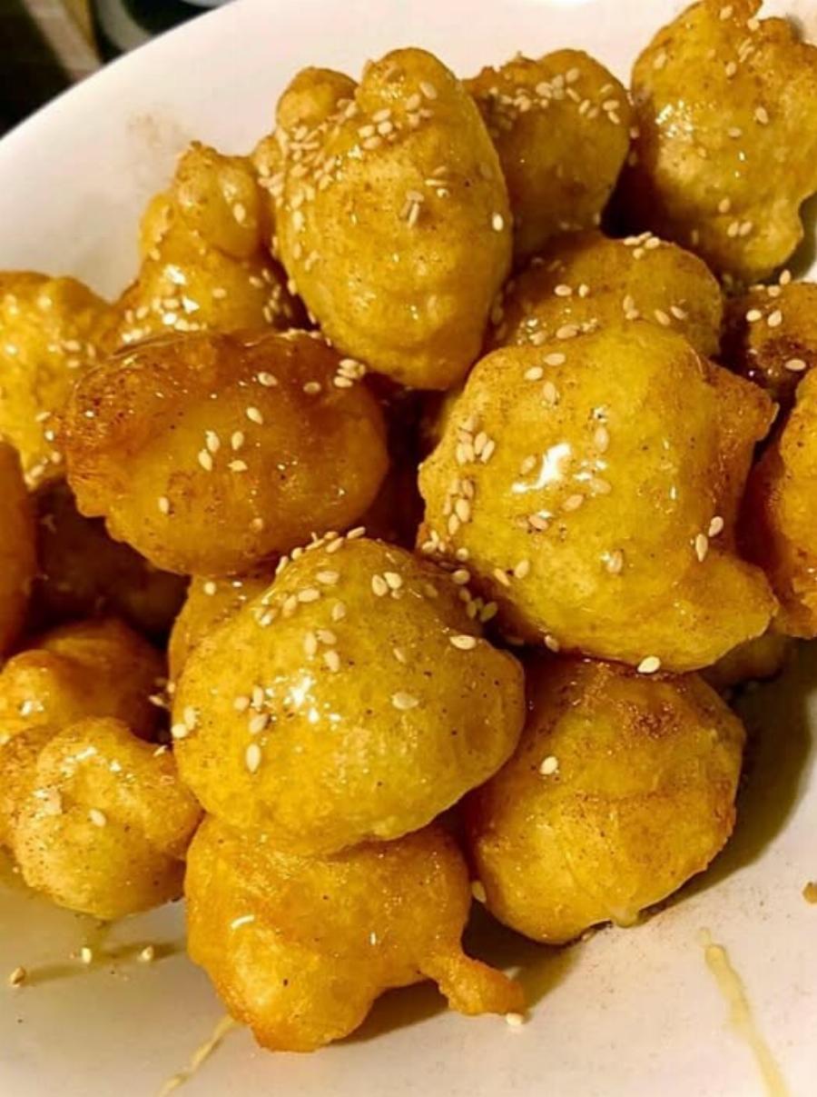 Οι λουκουμάδες της γιαγιάς που εξαφανίζονται στο λεπτό – Τραγανοί απ’ έξω, αφράτοι μέσα!