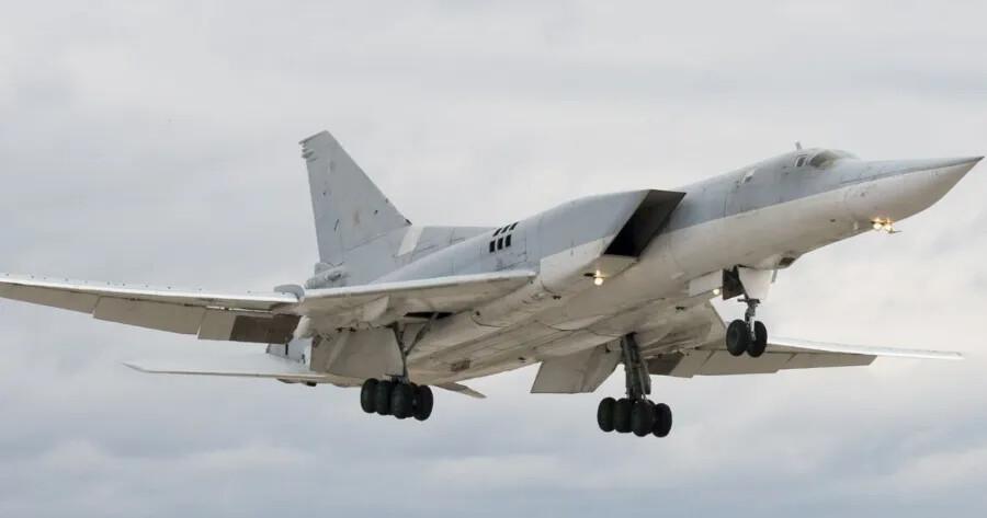 EKTAKTO: ΣuvτpιBn αεροπλάνου