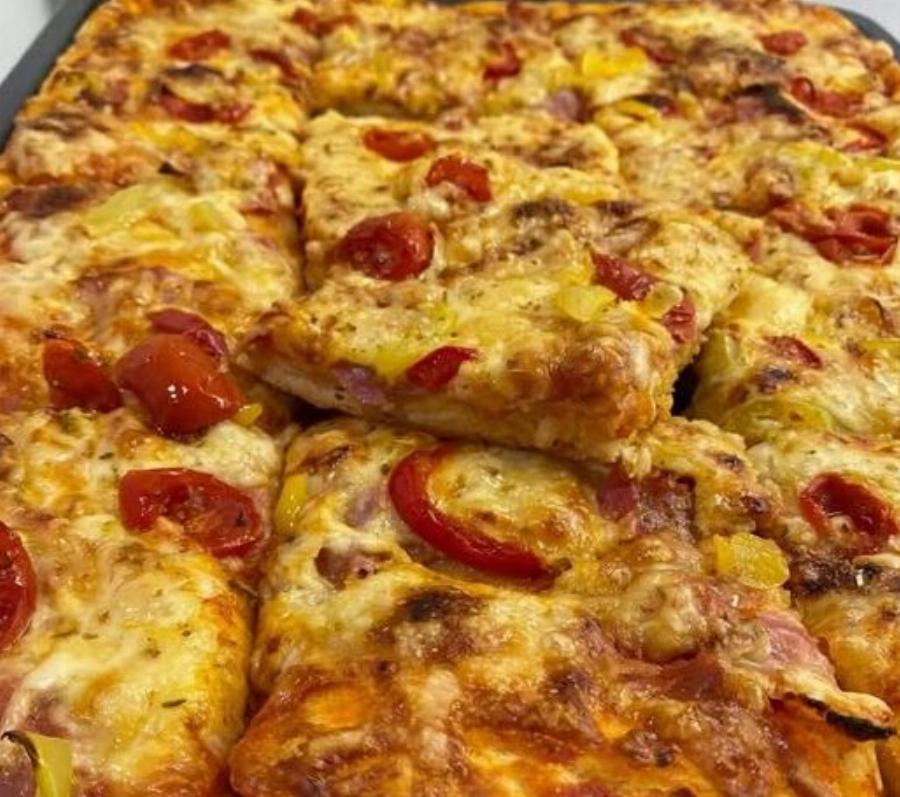 Πίτσα ταψιού αφράτη σαν της πιτσαρίας: Η ζύμη που πετυχαίνει πάντα