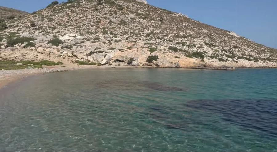 Ανέγγιχτος παράδεισος, ναός ηρεμίας: Το ελληνικό νησάκι – έκπληξη που ο Τζεφ Μπέζος πέρασε καλύτερα από τη Μύκονο