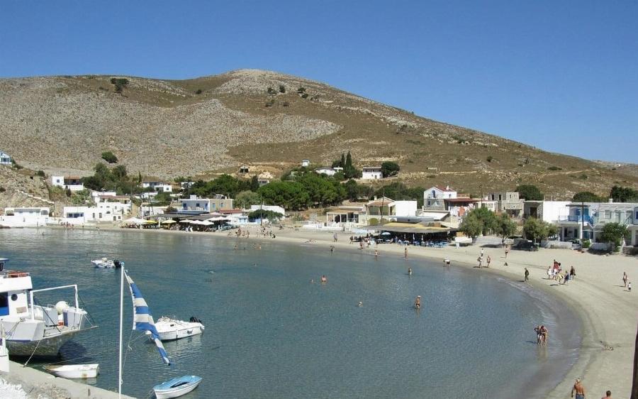 Ανέγγιχτος παράδεισος, ναός ηρεμίας: Το ελληνικό νησάκι – έκπληξη που ο Τζεφ Μπέζος πέρασε καλύτερα από τη Μύκονο