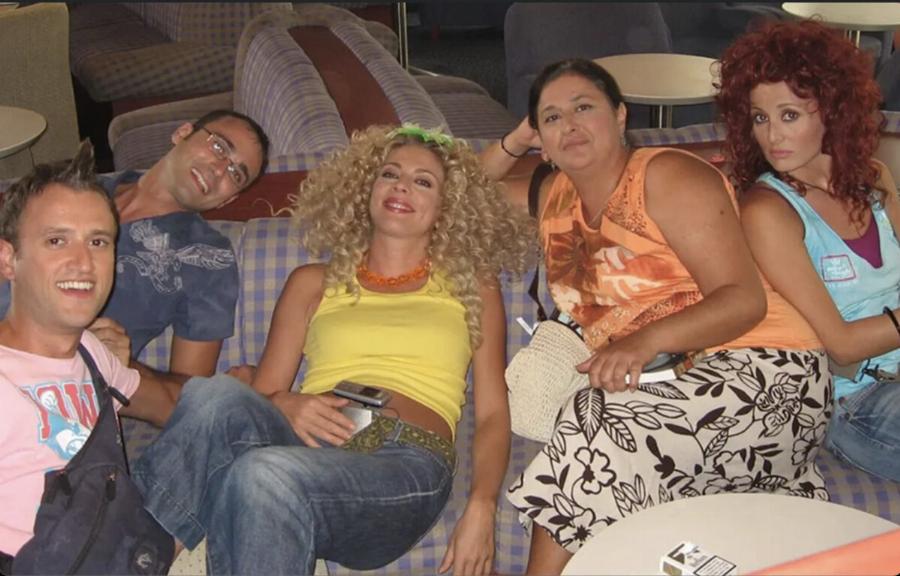 Reunion με απώλειες: Οι 7 ηθοποιοί του «Παρά 5» που έχουν φύγει απ’ τη ζωή 19 χρόνια μετά την πρεμιέρας της σειράς του Mega