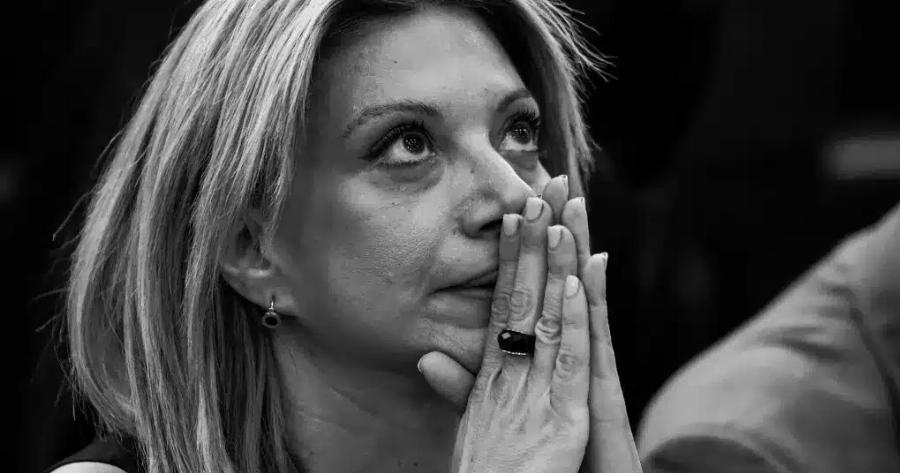 Καρυστιανού σε Πρόεδρο της Βουλής: «Απαντήστε εάν οι μηνύσεις κατά πολιτικών διαβιβάστηκαν ή καταχωνιάστηκαν»