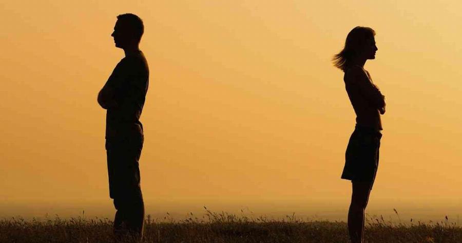 ΣOK στην ελληνική σοουμπίζ: Xωpισμoς «BOMBA» για πασίγνωστο Έλληνα ηθοποιό και τη σύζυγό του