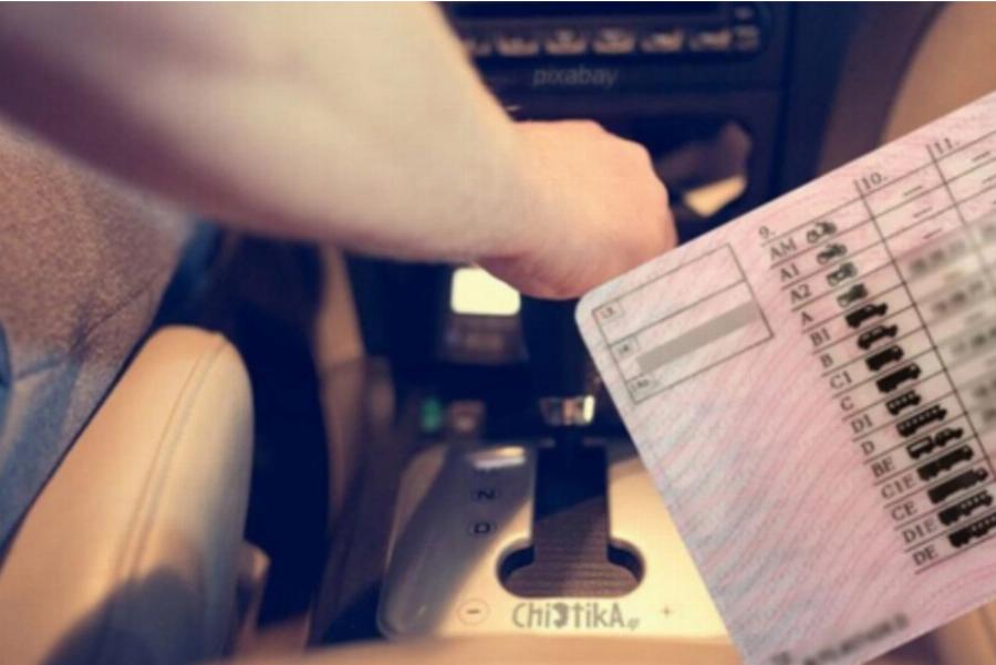 Τέλος η οδήγηση και για τους 60άρηδες; Η τεράστια αλλαγή που έρχεται στα διπλώματα