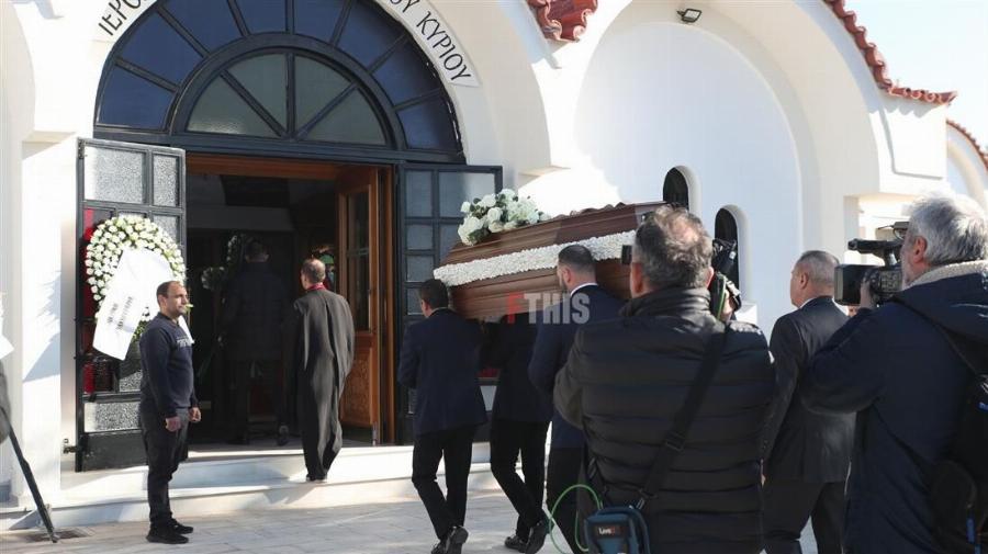 Θρήνoς στην κηδεία της Βέφας Αλεξιάδου – Συγκίνηση για την αγαπημένη μαγείρισσα