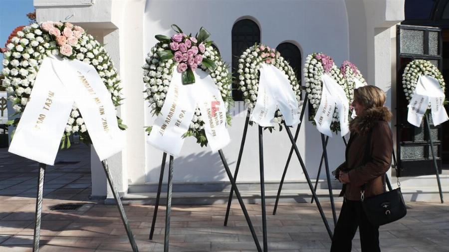 Θρήνoς στην κηδεία της Βέφας Αλεξιάδου – Συγκίνηση για την αγαπημένη μαγείρισσα