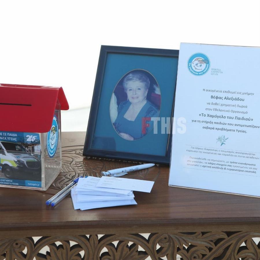 Θρήνoς στην κηδεία της Βέφας Αλεξιάδου – Συγκίνηση για την αγαπημένη μαγείρισσα