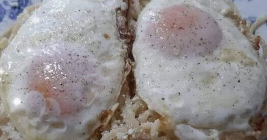 Μανιάτικη τσουχτή με μυζήθρα και αυγό – Η παραδοσιακή μακαρονάδα που απογειώνεται