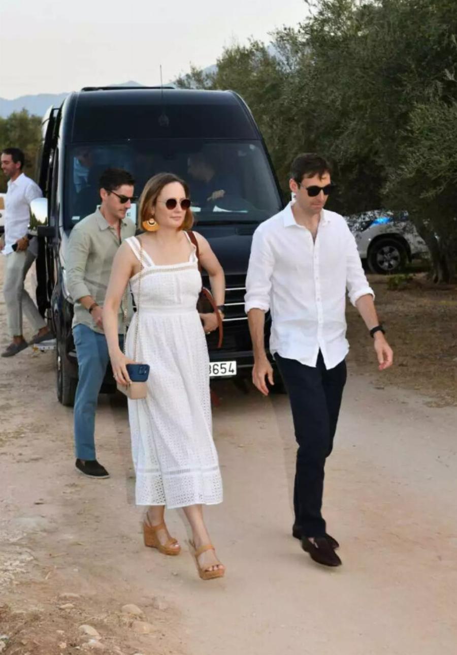 Όλα όσα έγινε στον γάμο της χρονιάς Κασσελάκης και Tάιλερ – Οι διπλοί έλεγχοι, η αφαίρεση των κινητών, τα μίνι μπας, η Φάρλι