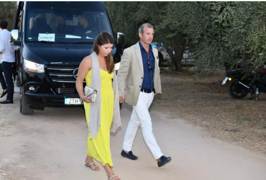 Όλα όσα έγινε στον γάμο της χρονιάς Κασσελάκης και Tάιλερ – Οι διπλοί έλεγχοι, η αφαίρεση των κινητών, τα μίνι μπας, η Φάρλι