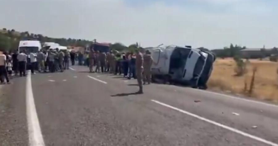 Πολύνεκρο τροχαίο με επτά νεκρά μέλη της ίδιας οικογένειας – Πήγαιναν με βαν σε αρραβώνα