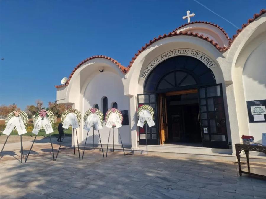 Θρήνoς στην κηδεία της Βέφας Αλεξιάδου – Συγκίνηση για την αγαπημένη μαγείρισσα