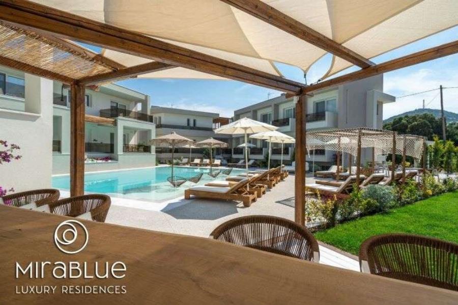 Άφησε τα γκολ ο Δημήτρης Πέλκας, άνοιξε ξενοδοχείο στη Χαλκιδική και είναι η επιτομή της πολυτελείας