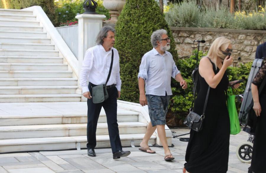 Προεδρικό Μέγαρο: Ο καλεσμένος που εμφανίστηκε πριν 2 χρόνια με σαγιονάρα, φέτος επέστρεψε και έκλεψε την παράσταση