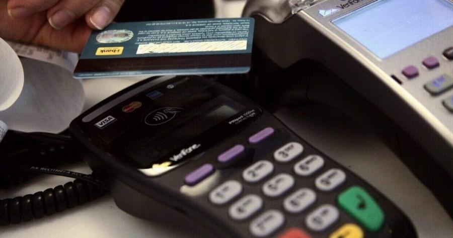 Μουδιασμένοι οι καταναλωτές: Τέλος οι κάρτες στις τράπεζες – Πώς θα κάνουμε τις συναλλαγές μας