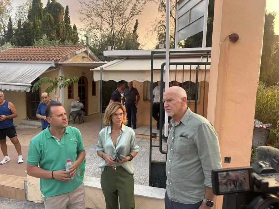 Στην Αχαΐα ο Γιώργος Παπανδρέου – Επισκέφθηκε τις περιοχές που πλήττονται από τις πυρκαγιές