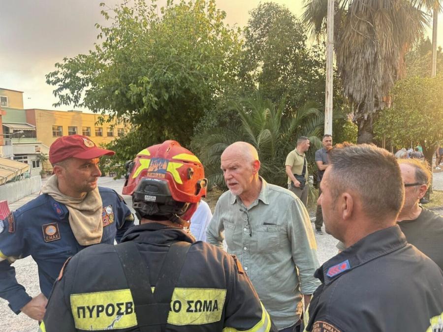 Στην Αχαΐα ο Γιώργος Παπανδρέου – Επισκέφθηκε τις περιοχές που πλήττονται από τις πυρκαγιές