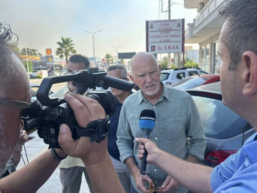 Στην Αχαΐα ο Γιώργος Παπανδρέου – Επισκέφθηκε τις περιοχές που πλήττονται από τις πυρκαγιές