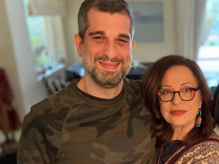 Αποκαλυπτικός ο γιος της Χαρούλας Αλεξίου: «Δεν έψαξα ποτέ τους βιολογικούς μου γονείς γιατί…»