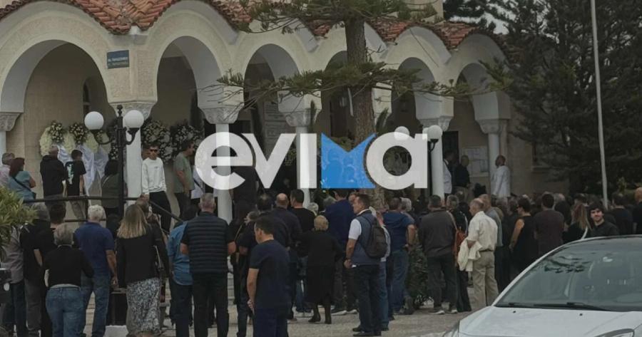 Σκηνές αρχαίας τραγωδίας στην κηδεία του 20χρονου ναυτικού που σκoτωθηκε στο Blue Star Chios